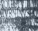 Ehreninschrift für Kaiser Septimius Severus aus Bulla Regia, Tunesien (Ausschnitt)